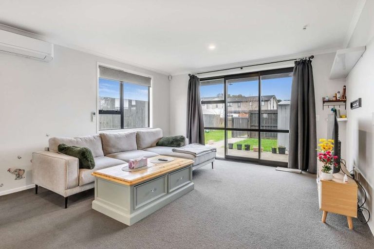 Photo of property in 27 Discovery Place, Marfell, New Plymouth, 4310