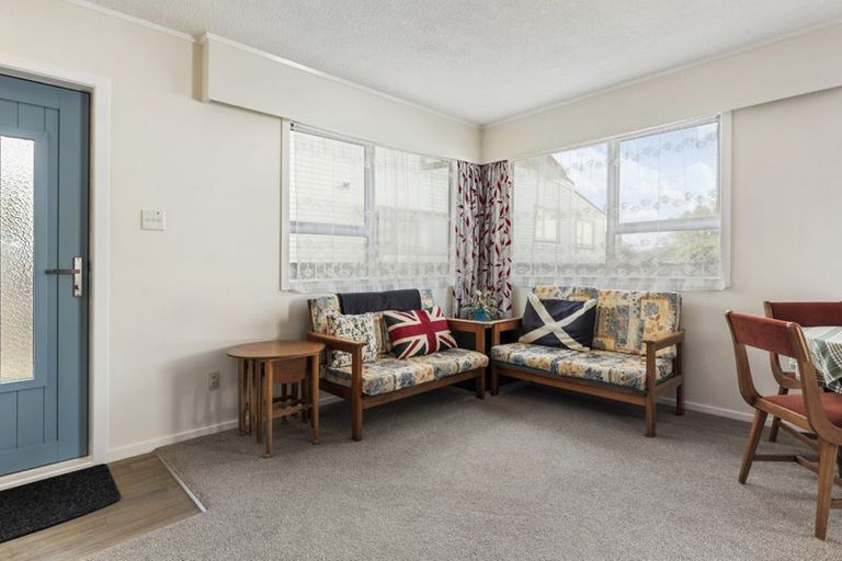 Photo of property in 115f2 Queens Drive, Lyall Bay, Wellington, 6022