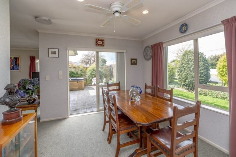 Photo of property in 10 Oak View Place, Greytown, 5712