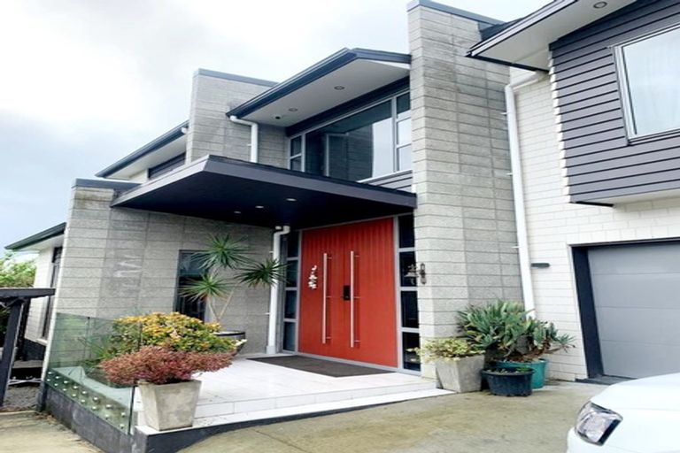 Photo of property in 37 Newington Road, Henderson, Auckland, 0612