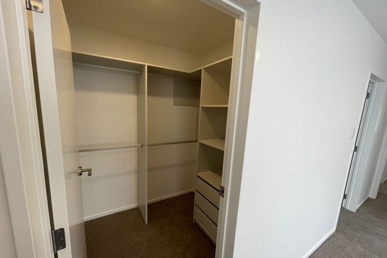 Photo of property in 17 Paparahi Place, Wainui, 0992