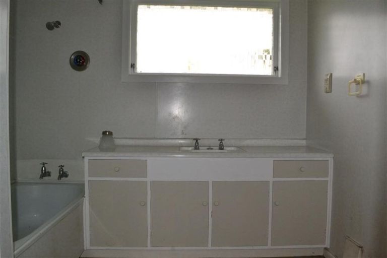 Photo of property in 2/13 Victoria Street, Levin, 5510