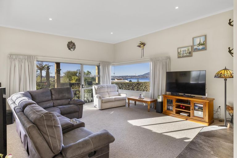Photo of property in 718 Acacia Bay Road, Acacia Bay, Taupo, 3330