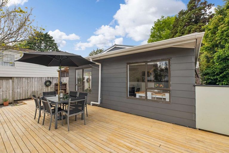 Photo of property in 2/10 Jarrah Place, Massey, Auckland, 0614