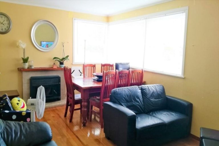 Photo of property in 27 Statesman Street, Henderson, Auckland, 0612