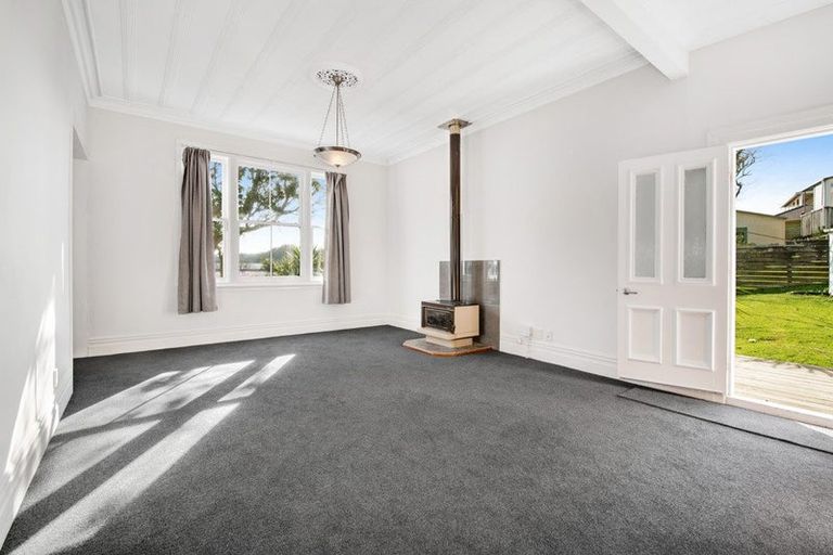 Photo of property in 22 Garfield Road, Helensville, 0800