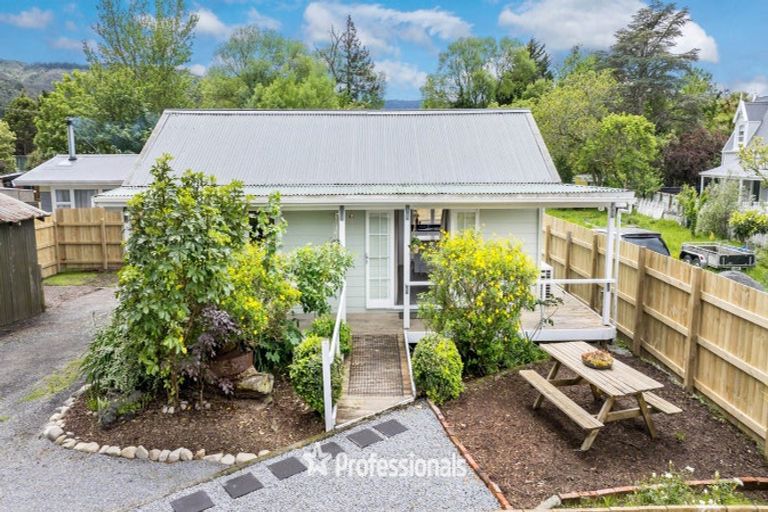 Photo of property in 3 Plateau Road, Te Marua, Upper Hutt, 5018