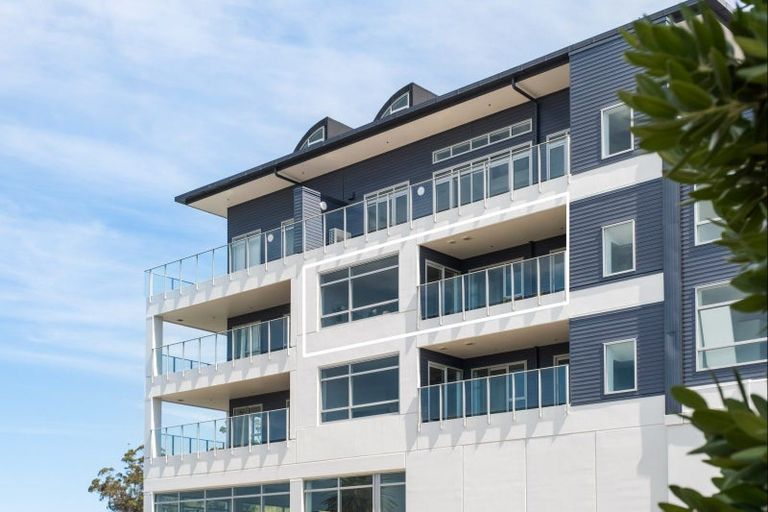 Photo of property in Marina View Apartments, 303/4 Reads Quay, Gisborne, 4010