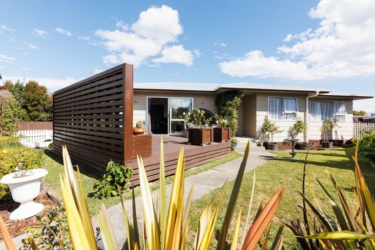 Photo of property in 10 Hillcrest Drive, Kelvin Grove, Palmerston North, 4414