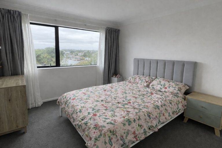 Photo of property in 118c Kervil Avenue, Te Atatu Peninsula, Auckland, 0610