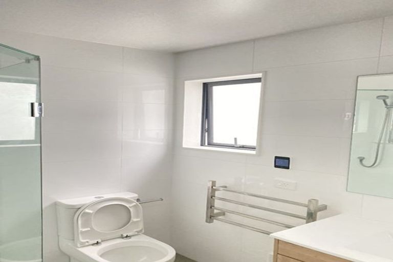 Photo of property in 148 Hobsonville Road, Hobsonville, Auckland, 0618