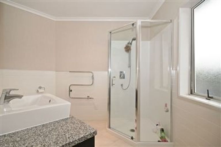 Photo of property in 12 Kouras Place, Flat Bush, Auckland, 2016