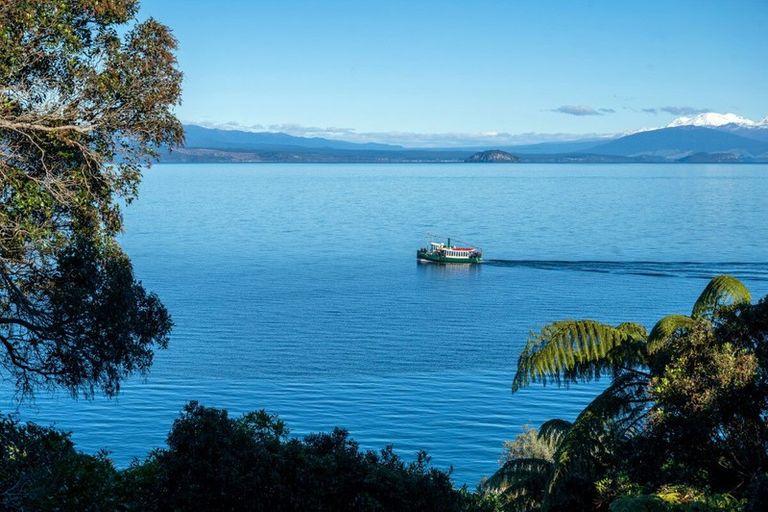 Photo of property in 2 Whakamoenga Point, Acacia Bay, Taupo, 3385