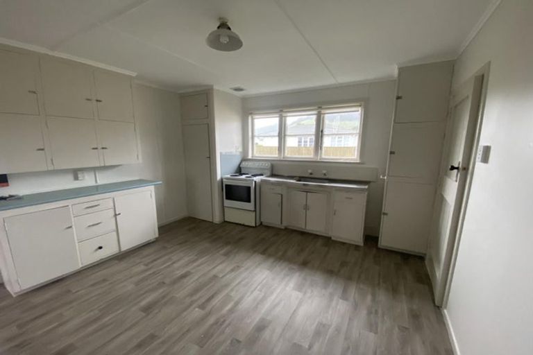 Photo of property in 10 Pukemiro Road, Te Kamo, Whangarei, 0112