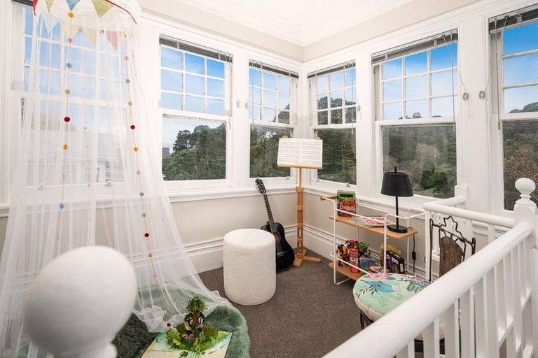 Photo of property in 64 Glenmore Street, Northland, Wellington, 6012
