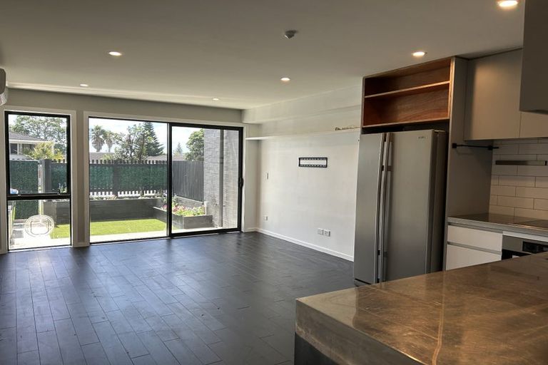 Photo of property in 642a Massey Road, Mangere, Auckland, 2022