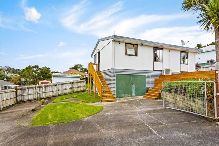 Photo of property in 3 Maywood Crescent, Glen Eden, Auckland, 0602