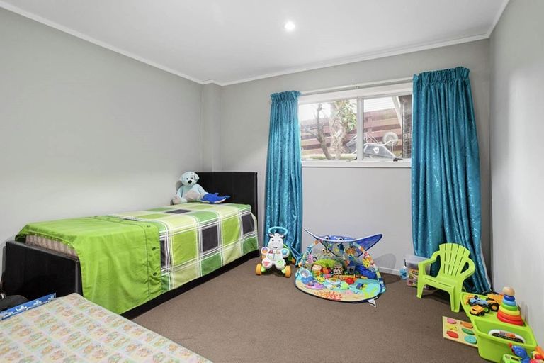 Photo of property in 121 Ennis Avenue, Pakuranga Heights, Auckland, 2010
