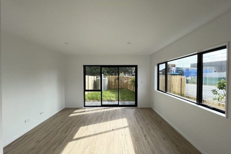 Photo of property in 1 Eileen Newey Place, Henderson, Auckland, 0612