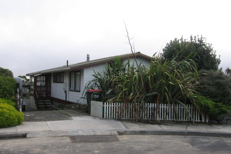 Photo of property in 16 Rice Crescent, Newlands, Wellington, 6037
