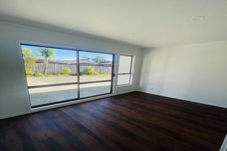Photo of property in 1/54 Lynwood Road, New Lynn, Auckland, 0600