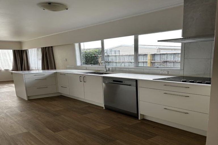 Photo of property in 12 Halberg Street, Papakura, 2110