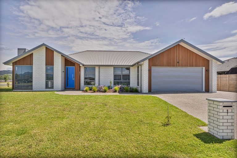 Photo of property in 1 Ngaroma Crescent, Whitianga, 3510