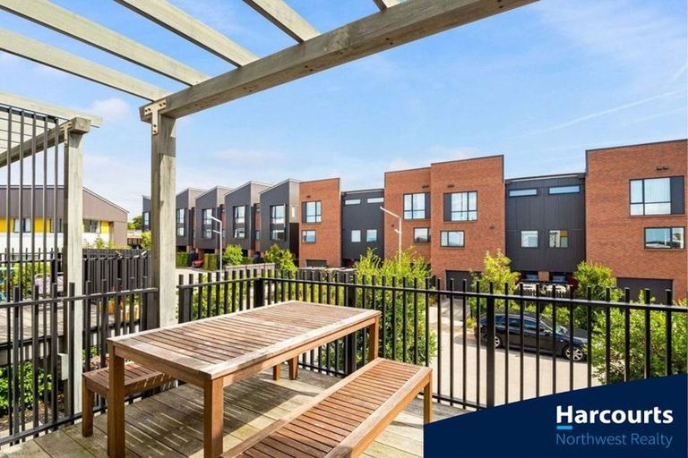 Photo of property in 3 Piko Lane, Hobsonville, Auckland, 0616