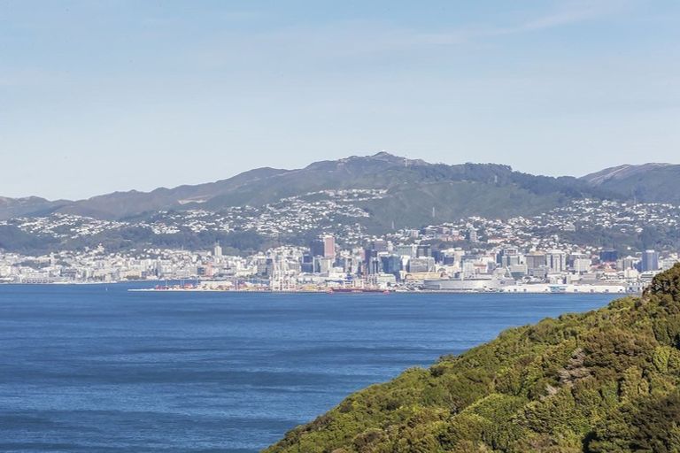 Photo of property in 56 Tamworth Crescent, Newlands, Wellington, 6037