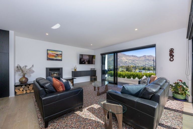 Photo of property in 2 Kotare Drive, Wanaka, 9305