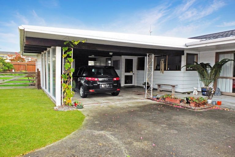 Photo of property in 76 Cook Street, Foxton, 4814