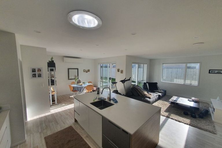 Photo of property in 23 Waituarua Drive, Takanini, 2112