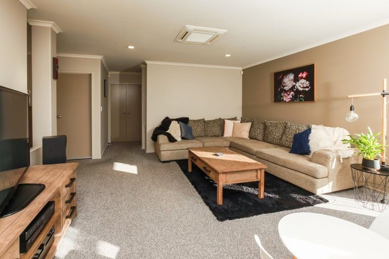 Photo of property in 5 Nobleman Place, Hamilton East, Hamilton, 3216