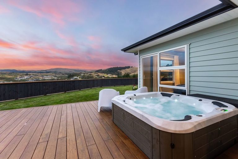 Photo of property in 22 Topsail Way, Whitby, Porirua, 5024