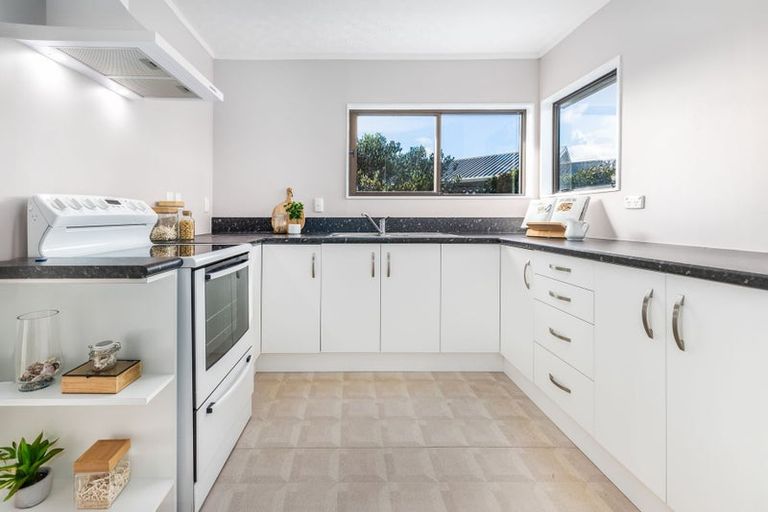 Photo of property in 10 Te Kupe Road, Paraparaumu Beach, Paraparaumu, 5032