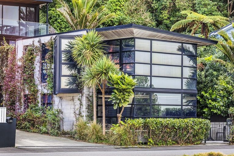 Photo of property in 377a Karaka Bay Road, Karaka Bays, Wellington, 6022
