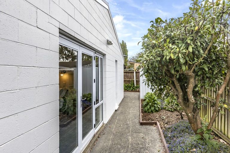 Photo of property in 17 Seagrave Place, Ilam, Christchurch, 8041