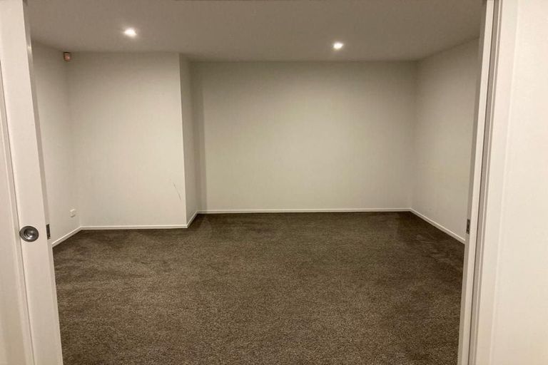 Photo of property in 4/60 Hayfield Way, Karaka, Papakura, 2580