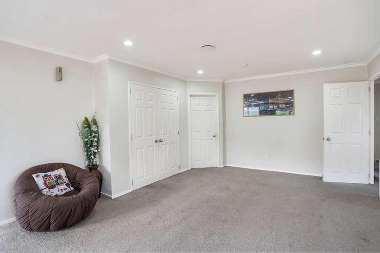 Photo of property in 12 Scotts Field Drive, Takanini, 2112
