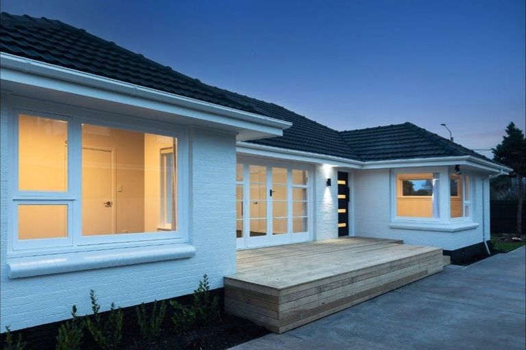 Photo of property in 94 Avondale Road, Avondale, Christchurch, 8061