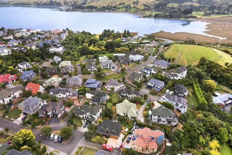 Photo of property in 20 Lanyon Place, Whitby, Porirua, 5024