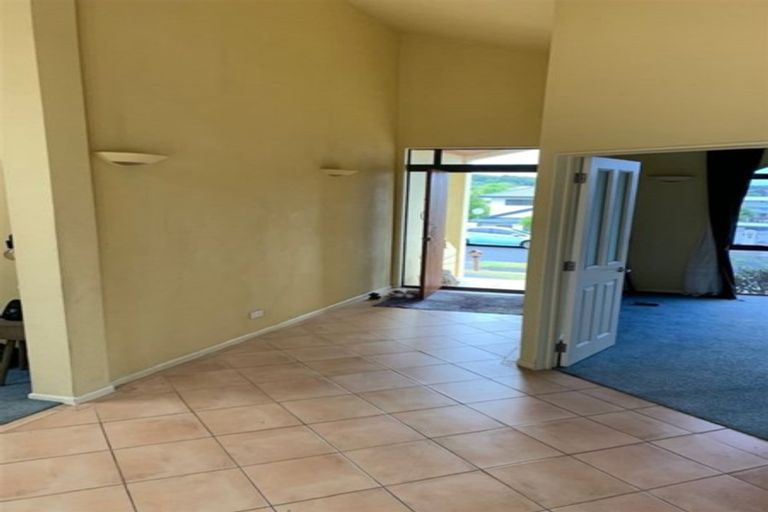 Photo of property in 11 Fairchild Avenue, Goodwood Heights, Auckland, 2105