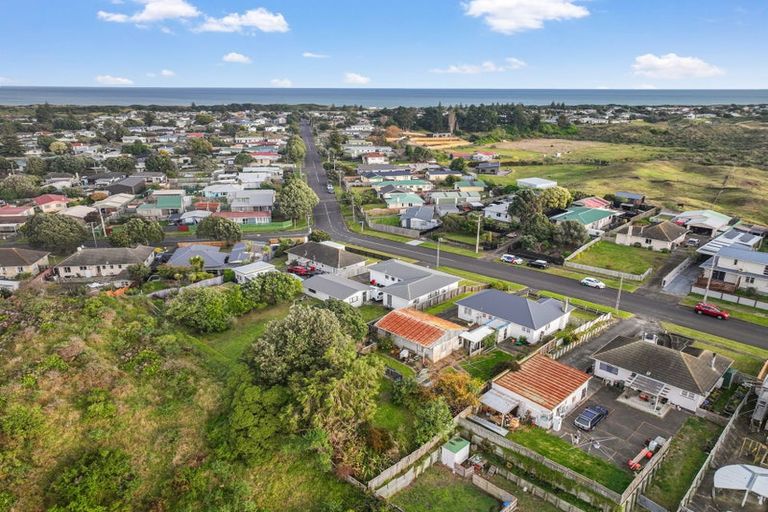 Photo of property in 90 Manuka Street, Castlecliff, Whanganui, 4501