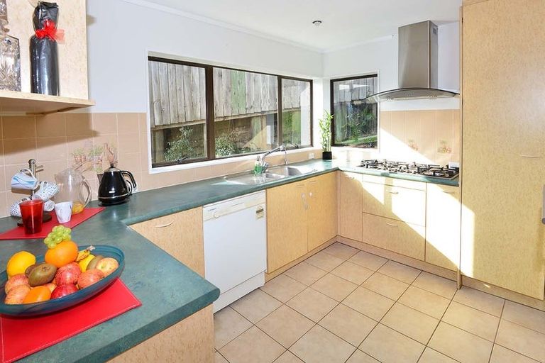 Photo of property in 8 Tenbless Court, Unsworth Heights, Auckland, 0632