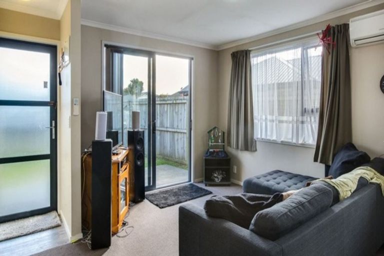 Photo of property in 1/63 Royal Crescent, Saint Kilda, Dunedin, 9012