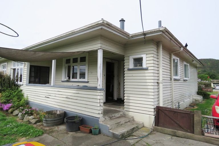 Photo of property in 10 Mace Street, Reefton, 7830