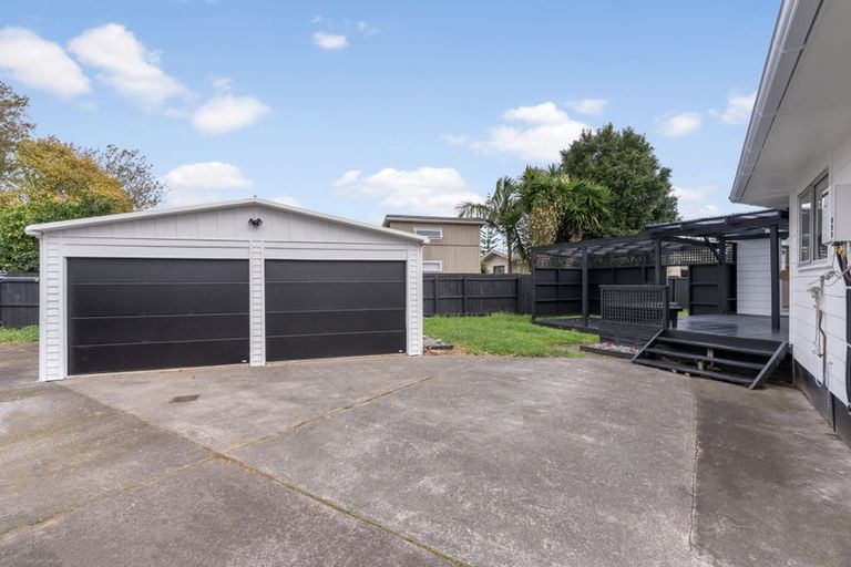 Photo of property in 17 Nan Place, Pakuranga Heights, Auckland, 2010