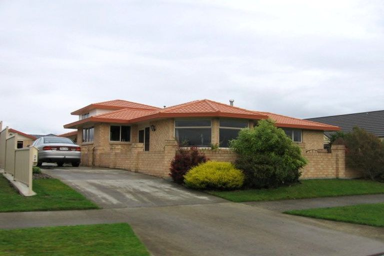 Photo of property in 28 Fernlea Avenue, Kelvin Grove, Palmerston North, 4414