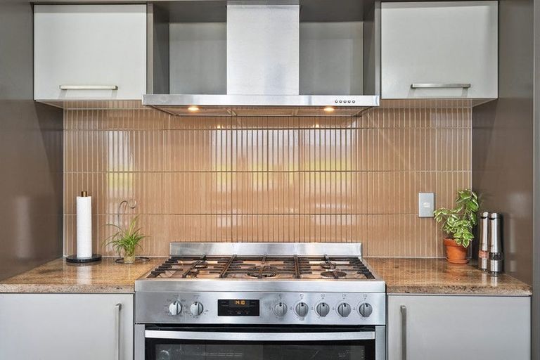 Photo of property in 8 Cuthill Close, Albany, Auckland, 0632