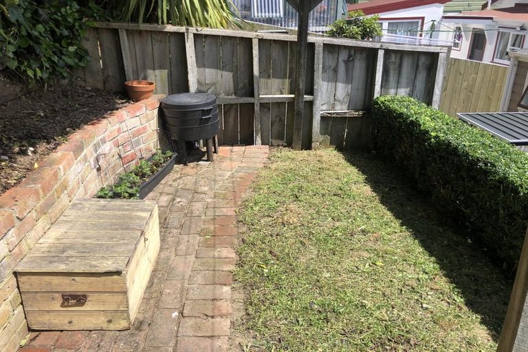 Photo of property in 9 Royal Street, Berhampore, Wellington, 6023